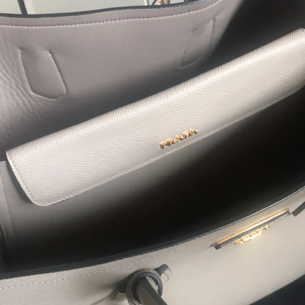 Prada bag.Authentic! - Picture 8 of 10